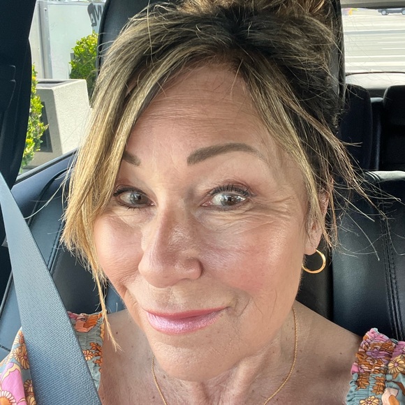 Meet your Posher, Renee - Picture 2 of 2